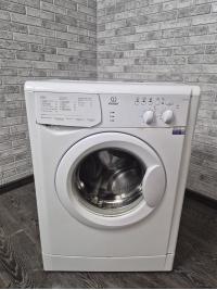 Стиральная машина Indesit WIUN 105 Стиральная машина Indesit WIUN 105
